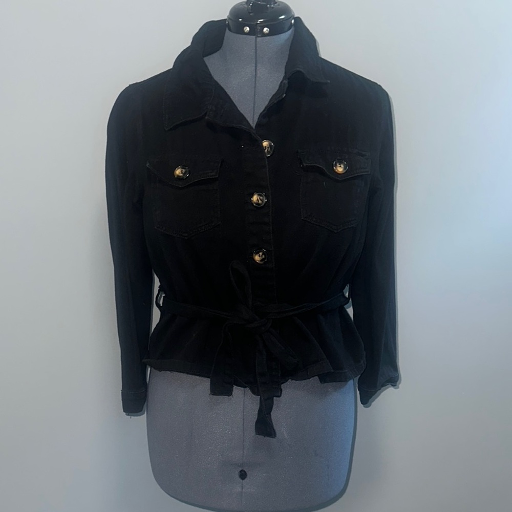 **LIKE NEW** MISSGUIDED CROPPED BLACK BUTTON UP UTILITY JACKET